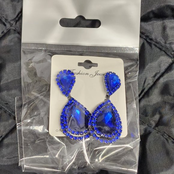 Blue pierced Earing. - Picture 4 of 4